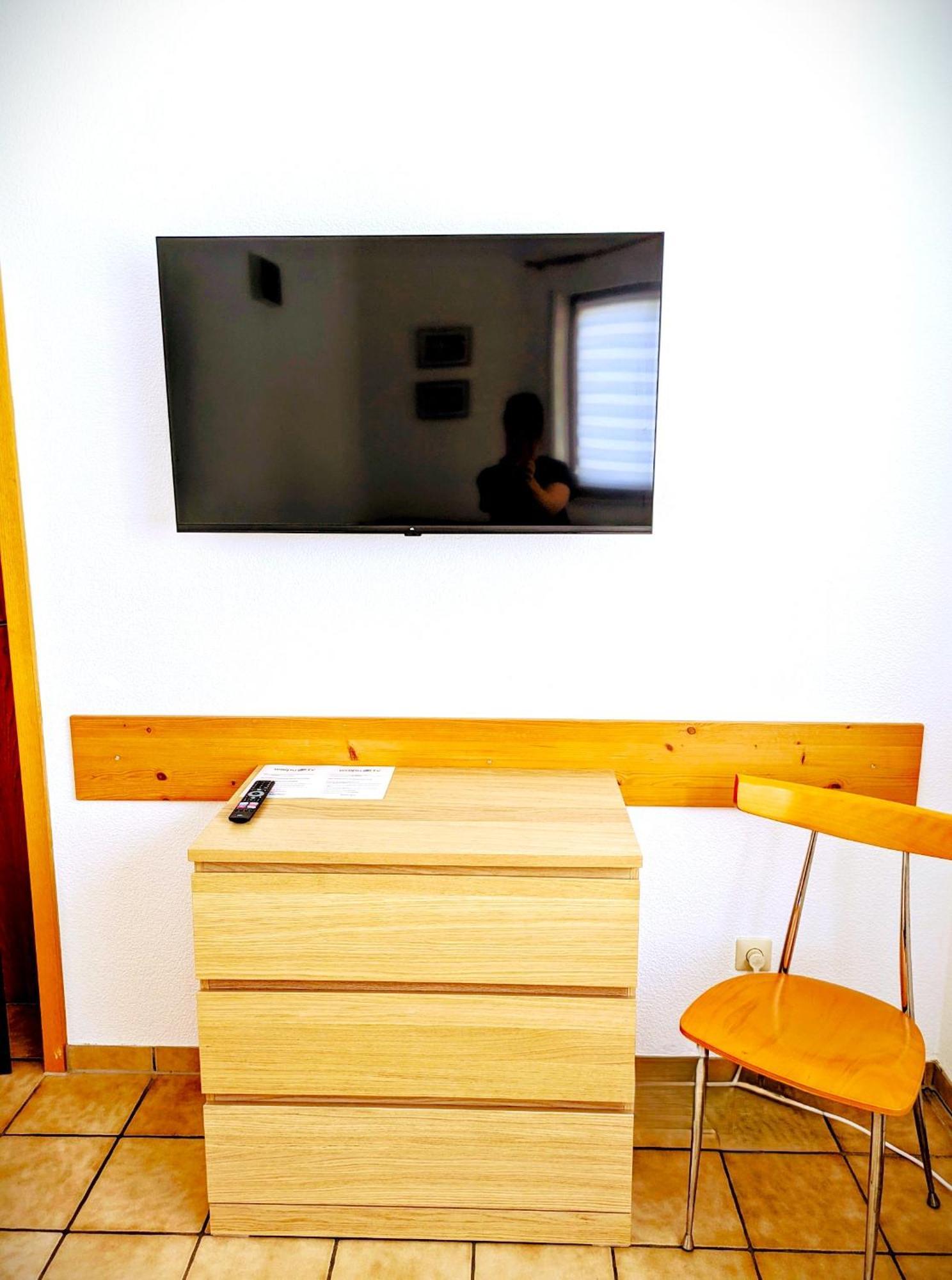 4 Zimmer Geraeumige Und Ruhig Gelegene Ferien- Und Monteurwohnung Nur Fuer Sie Allein Aujvari Vermietungen Spiegelberg Exterior foto